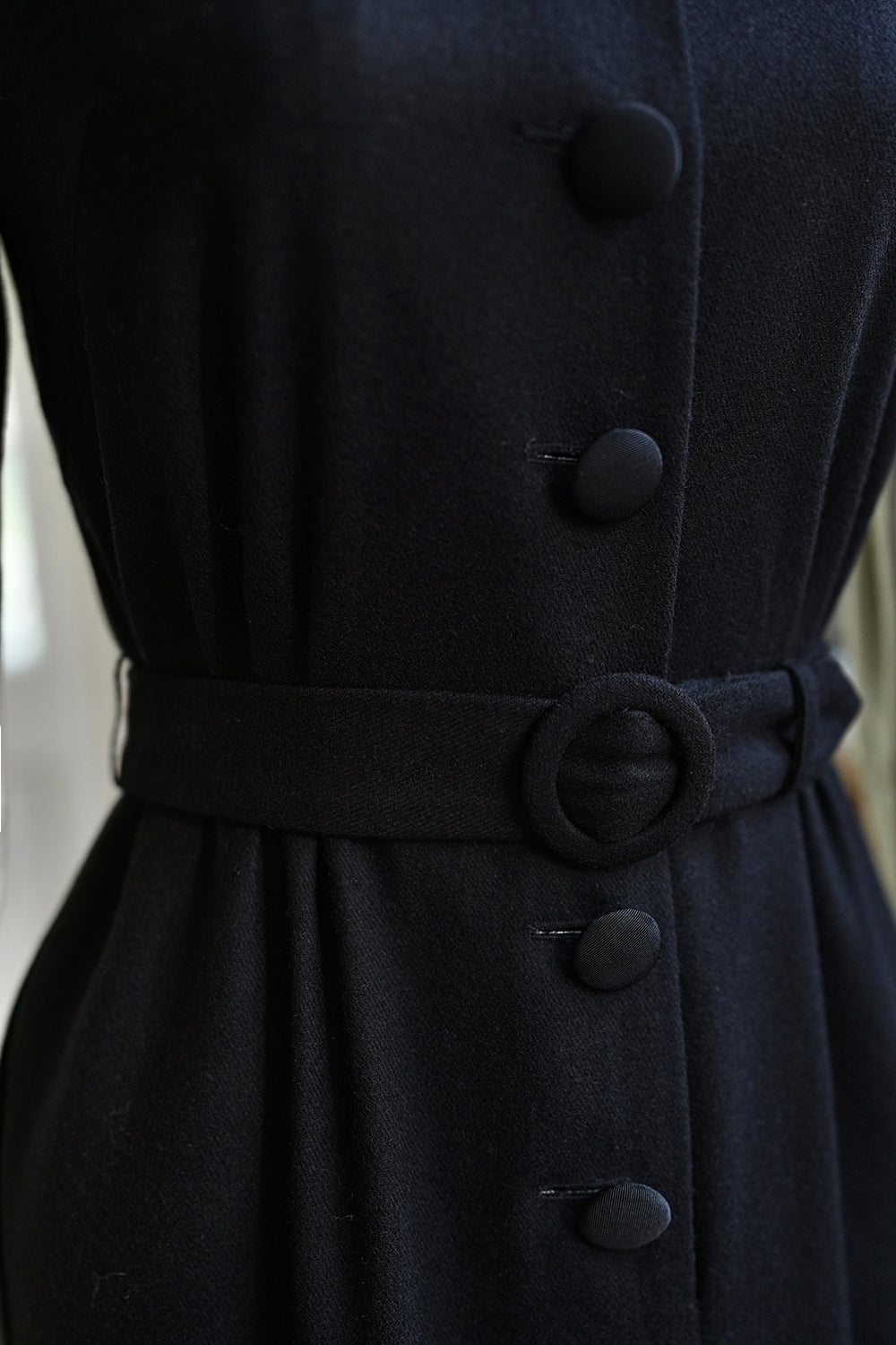 1940s｜Black and White M-shaped Color-block Dress