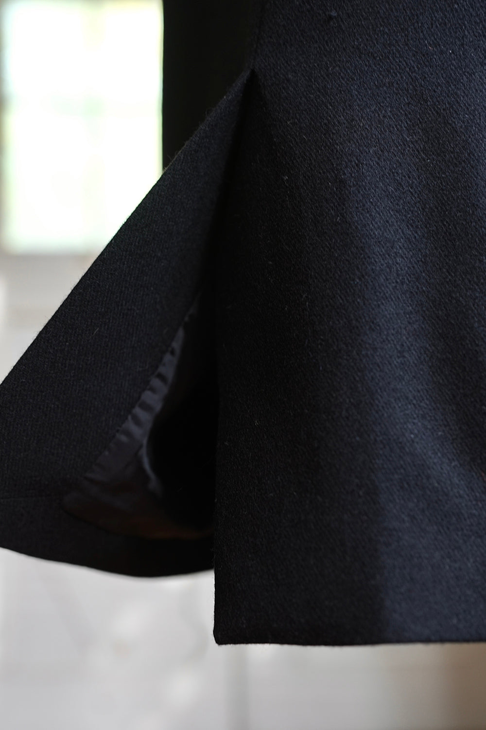 1940s｜Black and White M-shaped Color-block Dress