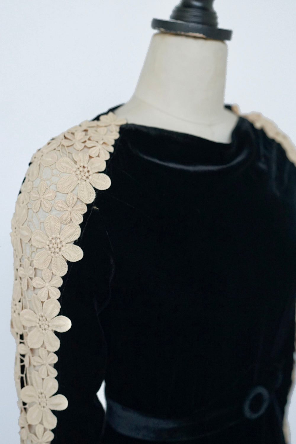 1930s｜Lace Long Sleeve Dress