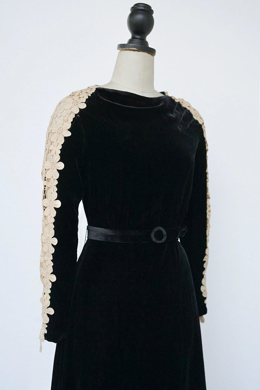 1930s｜Lace Long Sleeve Dress