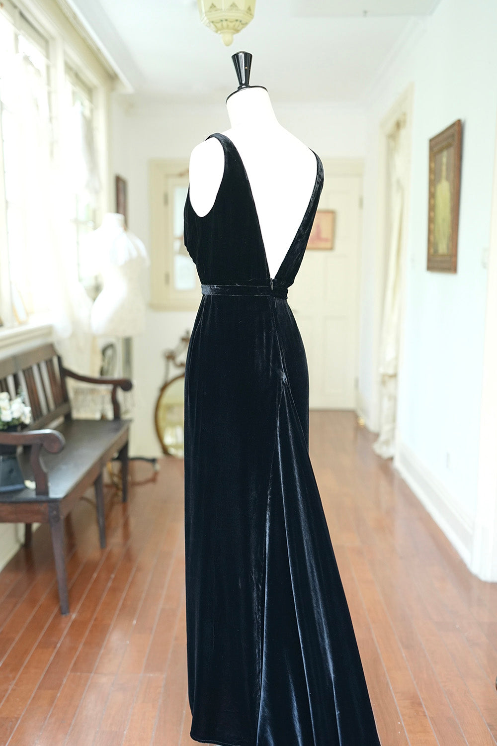 1930s｜Black Velvet Backless Mermaid Gown