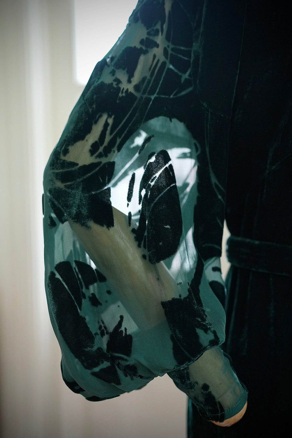 1930s｜Burned-Out Velvet Green Gown with Gigot Sleeves