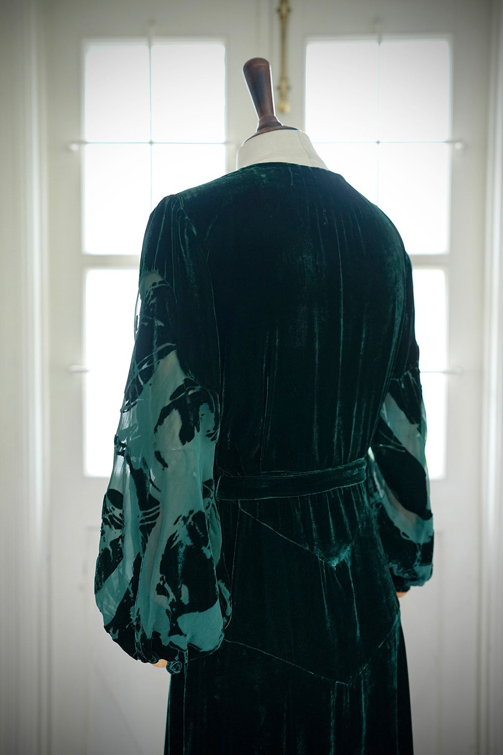 1930s｜Burned-Out Velvet Green Gown with Gigot Sleeves