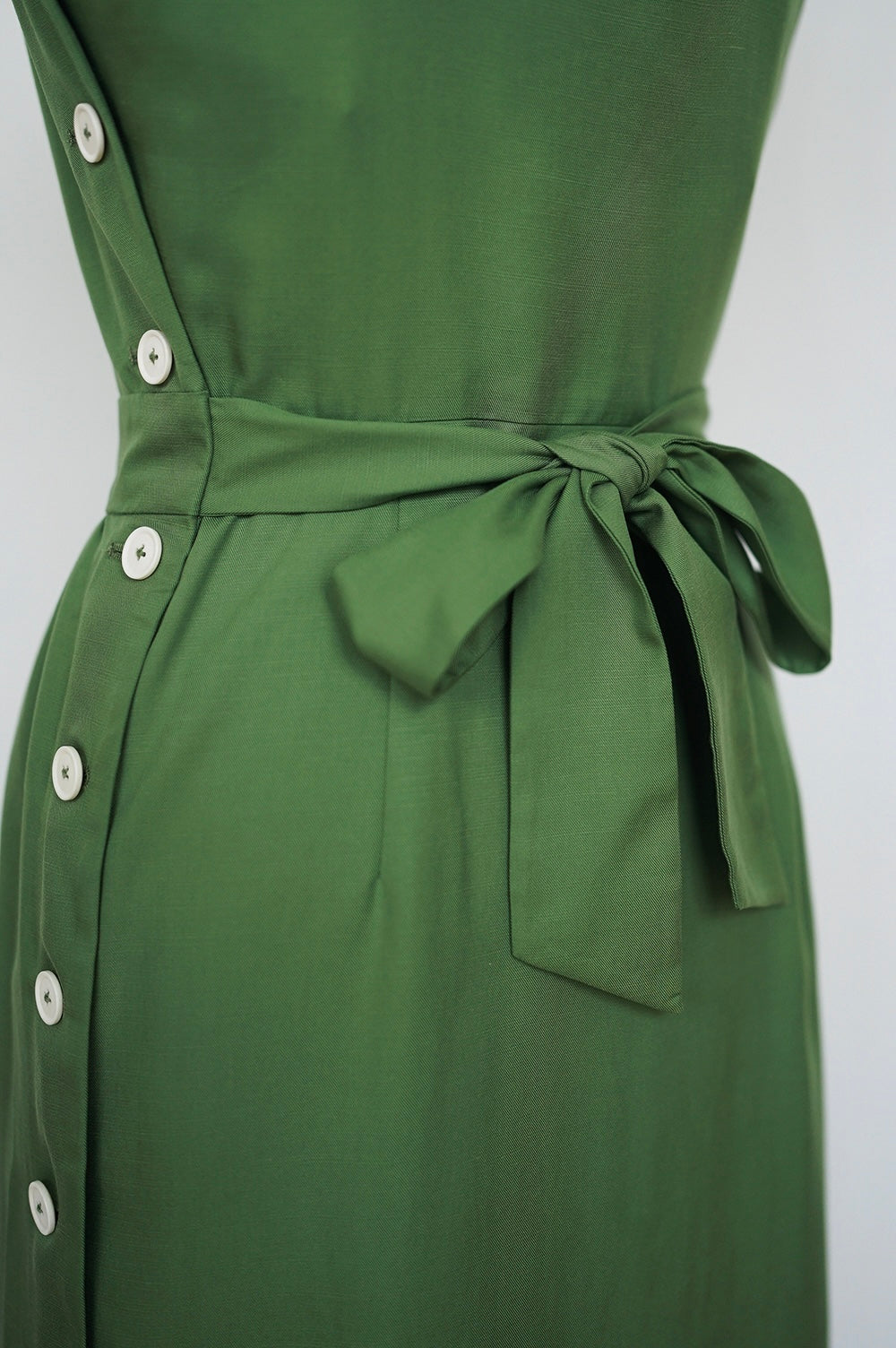 1930s｜Detachable Cape Botton Dress