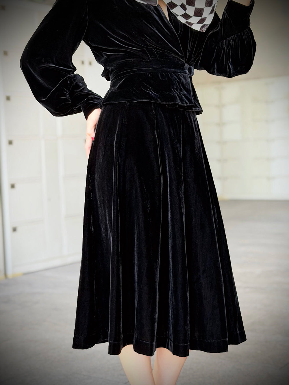 1930s｜High-Waist Black Velvet Skirt