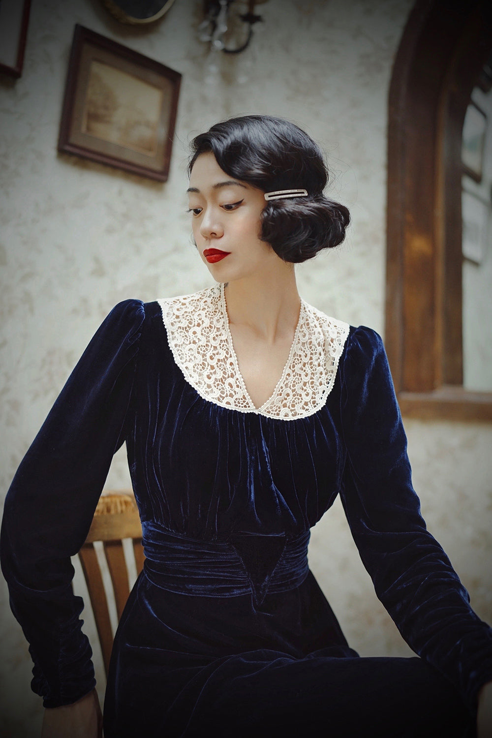 1930s｜Lace V-Neck Blue Velvet Dress