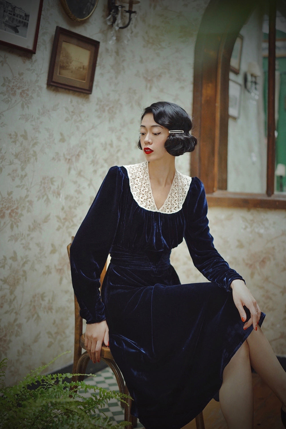 1930s｜Lace V-Neck Blue Velvet Dress