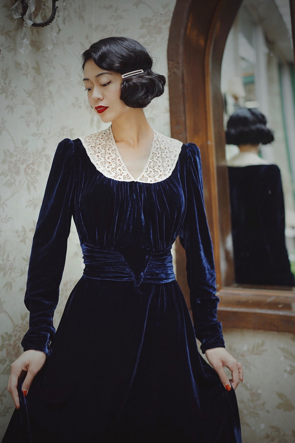 1930s|Lace V-Neck Blue Velvet Dress
