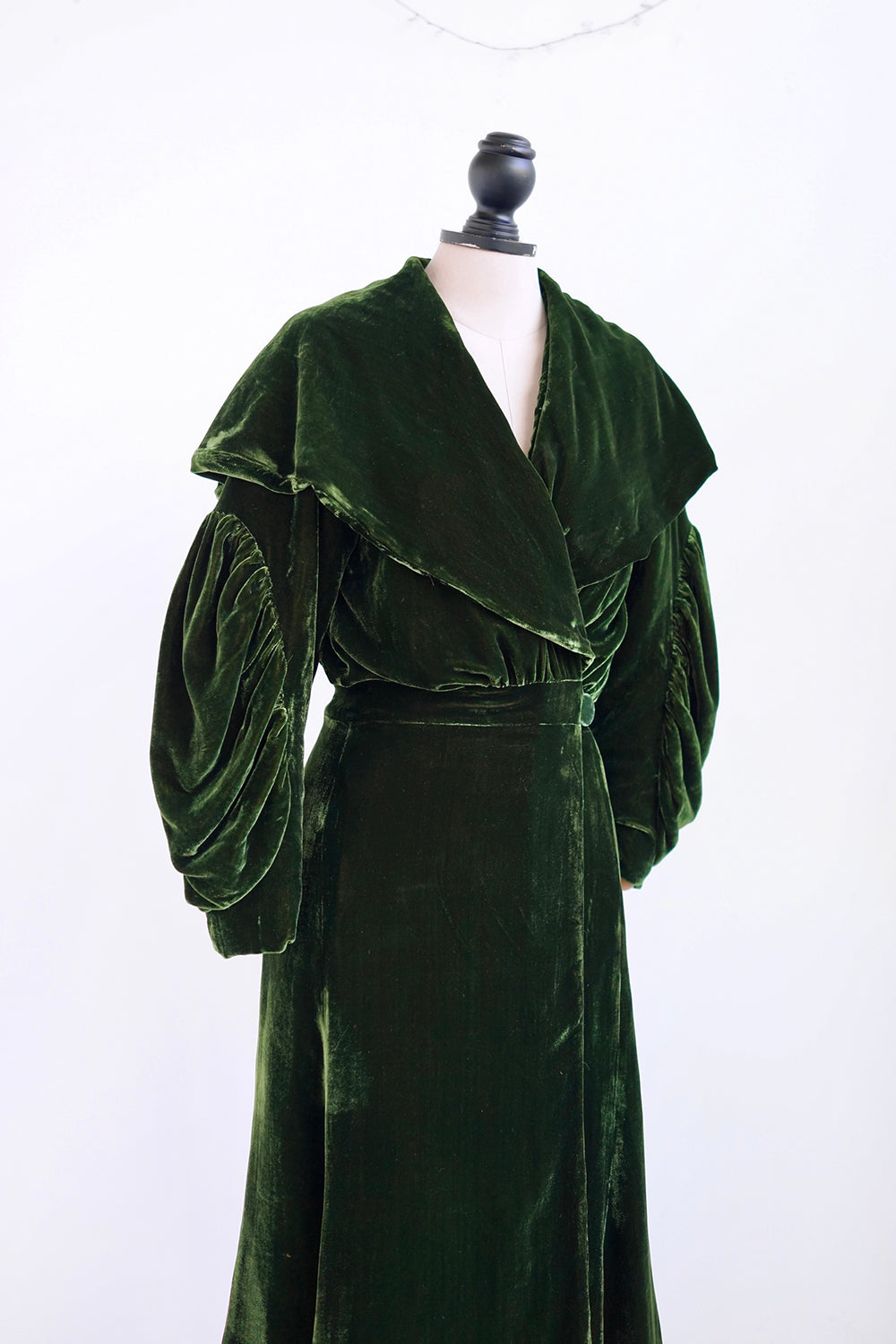 1920s｜A stunning pleated velvet padded Opera Coat