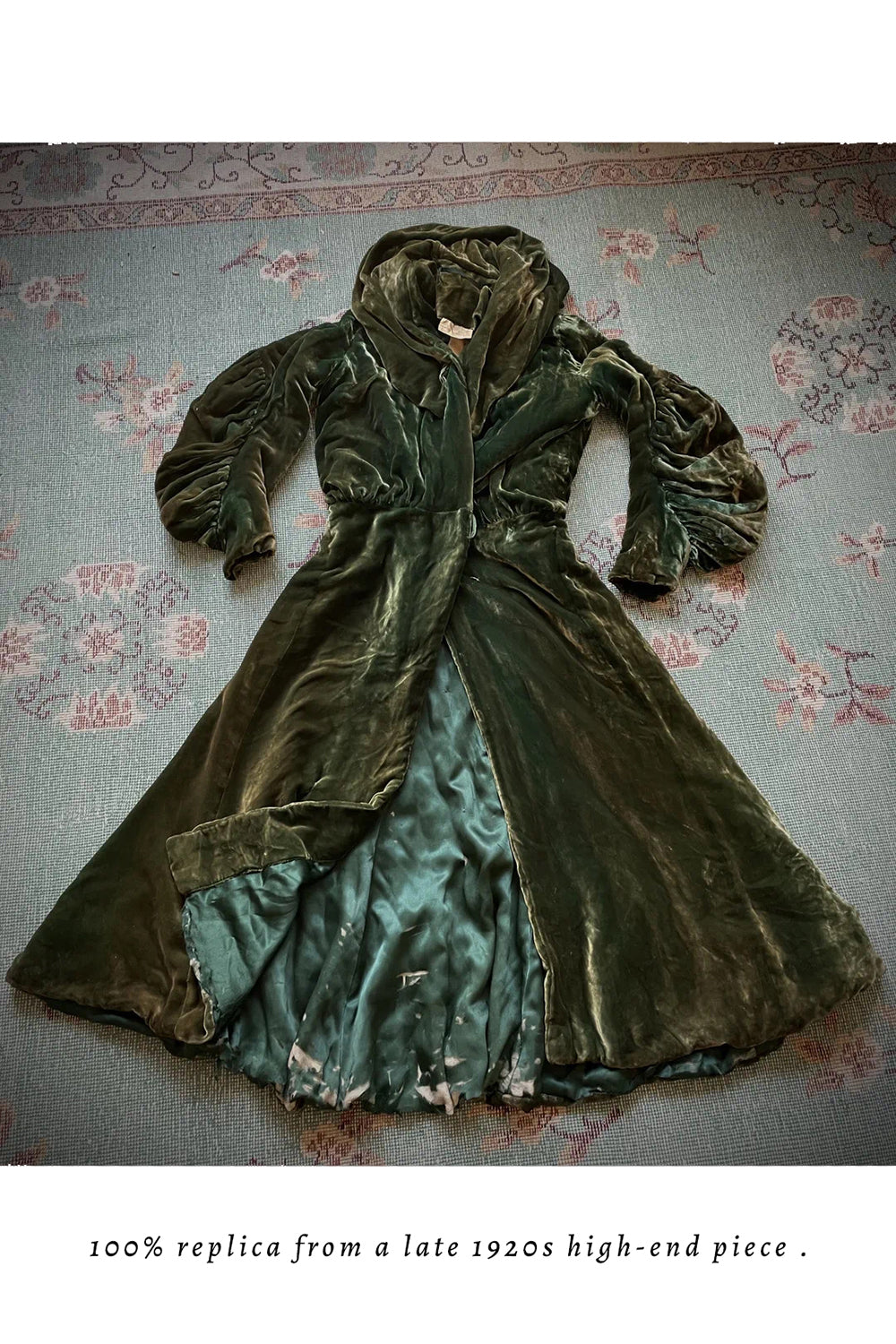 1920s｜A stunning pleated velvet padded Opera Coat