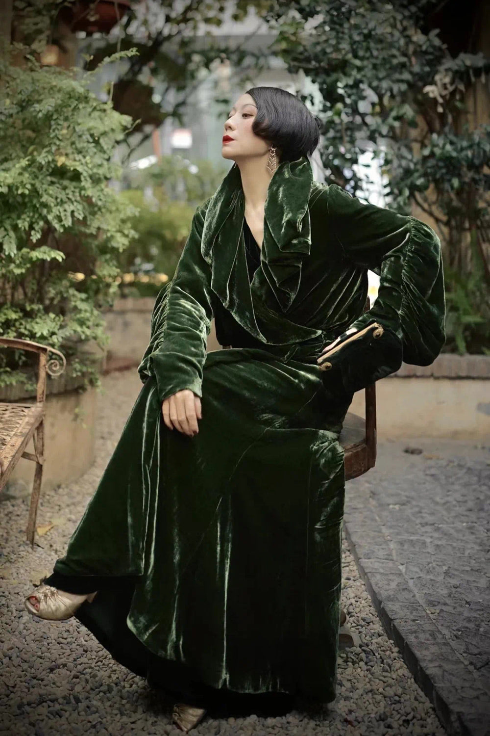 1920s｜A stunning pleated velvet padded Opera Coat