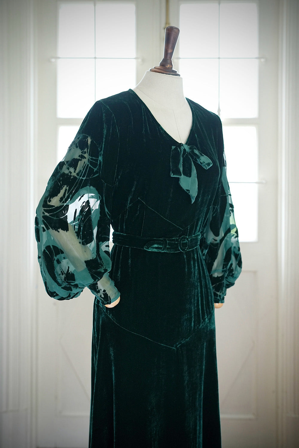 1930s｜Burned-Out Velvet Green Gown with Gigot Sleeves