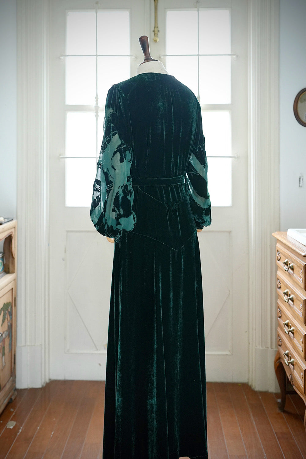 1930s｜Burned-Out Velvet Green Gown with Gigot Sleeves